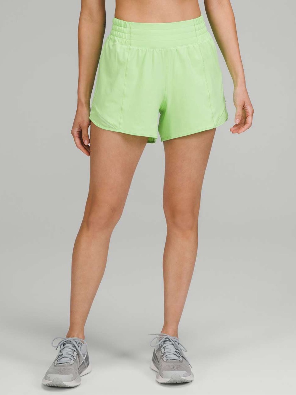 Lululemon Hotty Hot HR 4” Shorts in Scream Green Light 6 Like New
